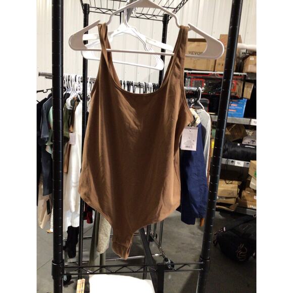 Seamless Scoop Neck Bodysuit – Size Large / New With Tags – Warm Tan - Picture 1 of 3